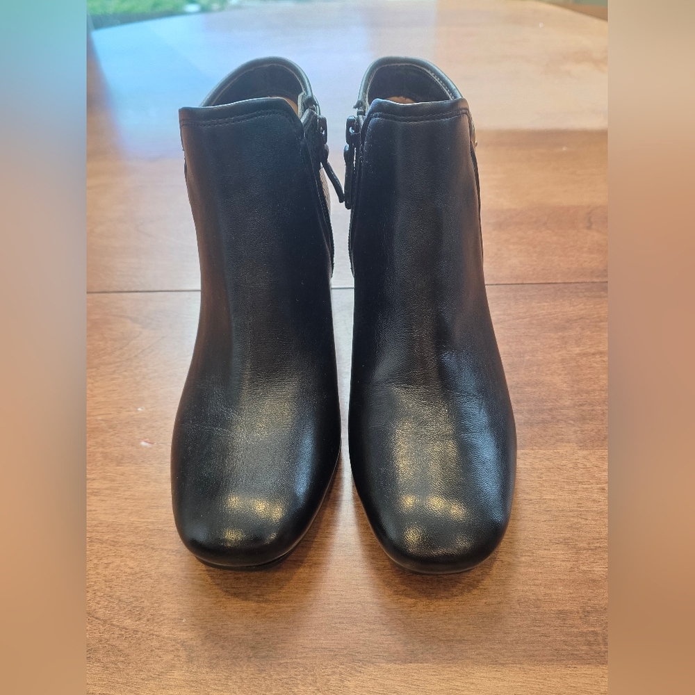Naturalizer Black Ankle Boots Size 5M